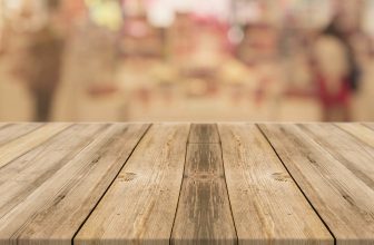 Waar moet ik aan denken bij het kiezen van een eettafel voor mijn terras?